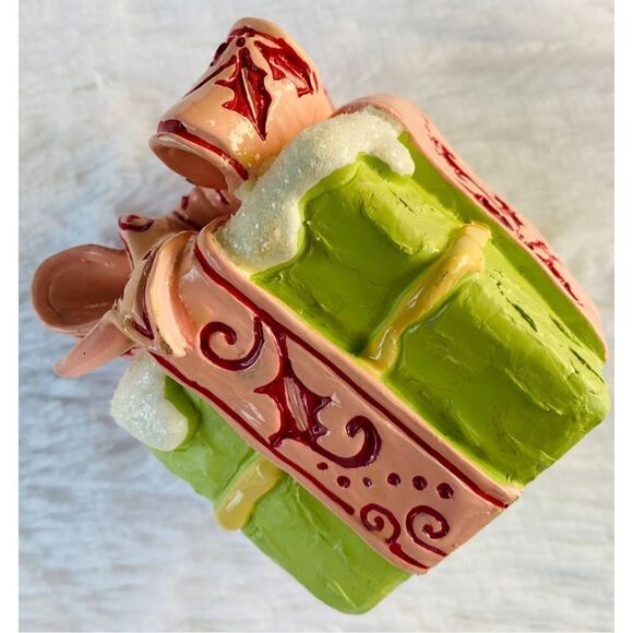 NWOT Christmas Wonderland Cake Holly Ribbon Bow Glitter Icing By Rainbow Inc. - Picture 8 of 8